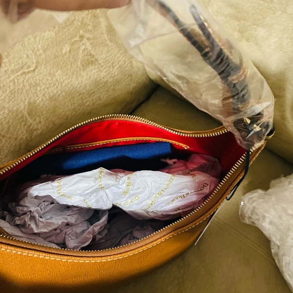 Dooney & Bourke saffiano hobo - Picture 7 of 11